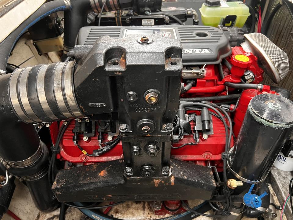 Volvo Penta motor manifold değişimi